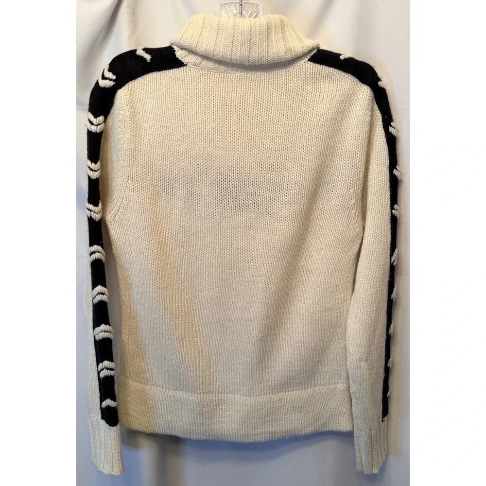 Burton turtleneck details